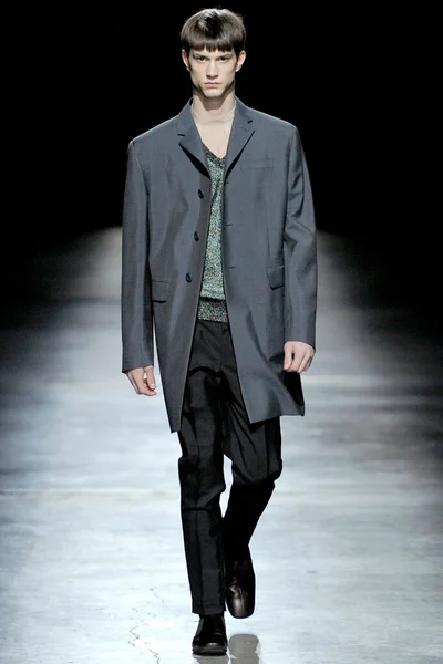 Look 30